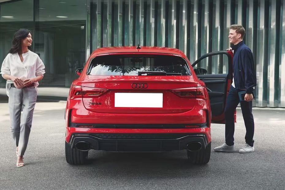 Full Rear View of أودي آر إس كيو 3 سبورتباك