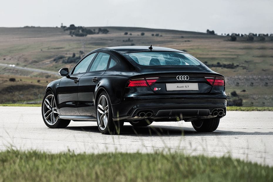 Rear Cross Side View of Audi S7 Sportback