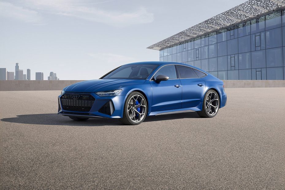 أودي  RS7 Front angle low view