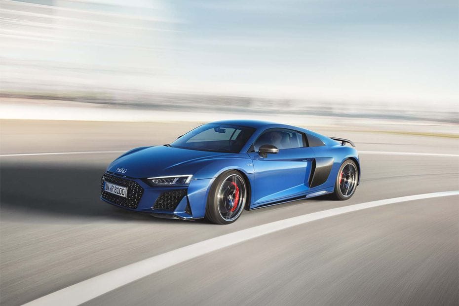 أودي R8 Front Side View