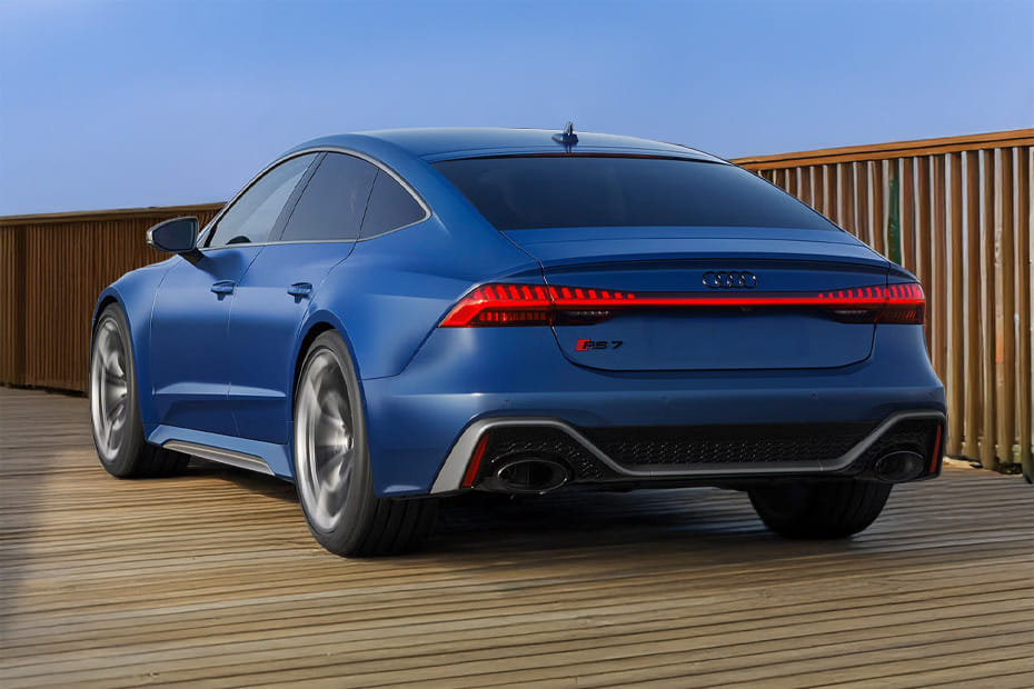 Rear Cross Side View of أودي سبورت باك RS7 