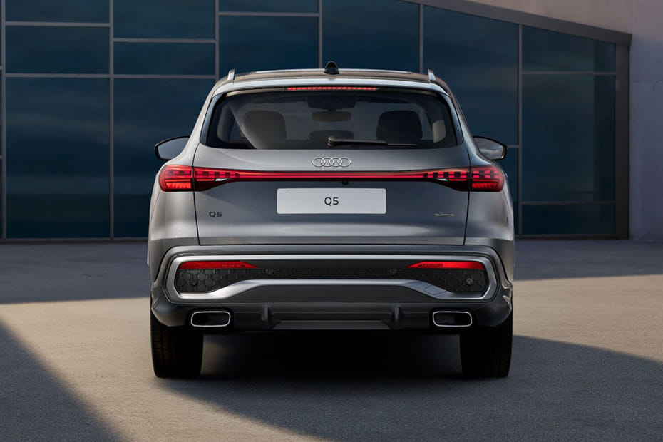 Full Rear View of أودي كيو 5 