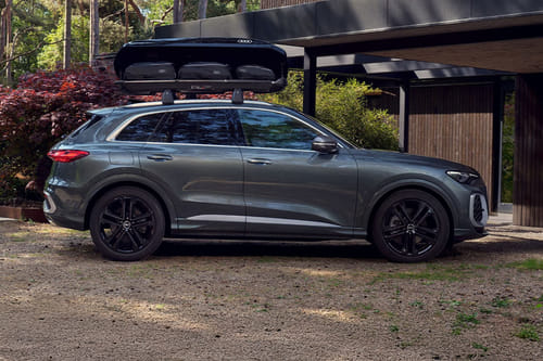 كيو 5  Medium Angle Front View