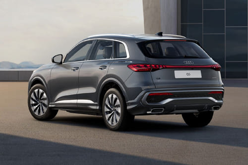 Rear Cross Side View of أودي كيو 5 