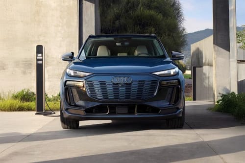 Full Front View of كيو 6 إي-ترون