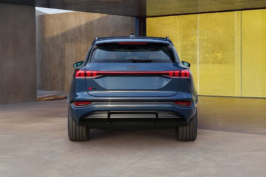 Full Rear View of أودي كيو 6 إي-ترون