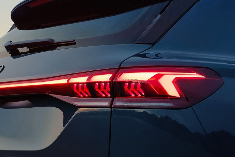 كيو 6 إي-ترون Tail light