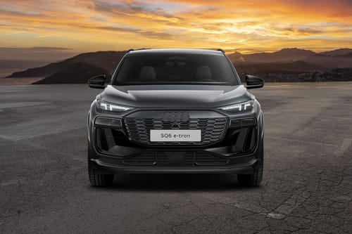 Full Front View of إس كيو 6 إي-ترون