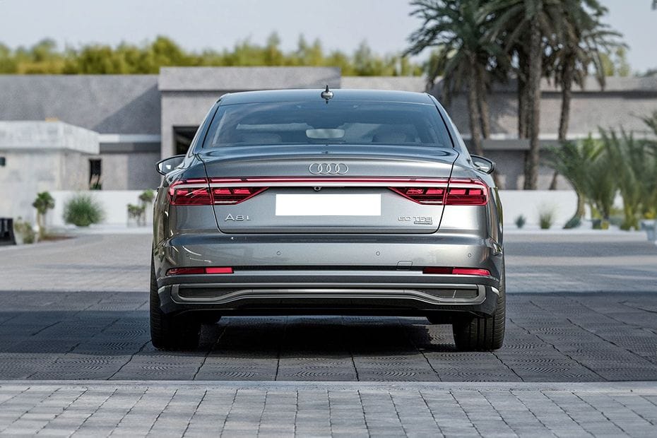 Rear Medium View of أودي A8 L