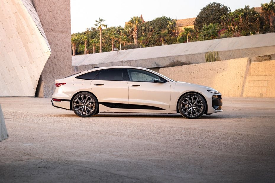 أيه 6 إي-ترون Medium Angle Front View