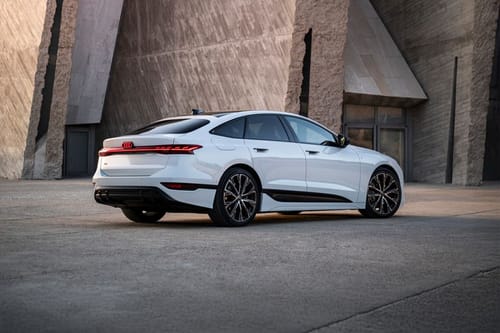 أيه 6 إي-ترون Rear angle view