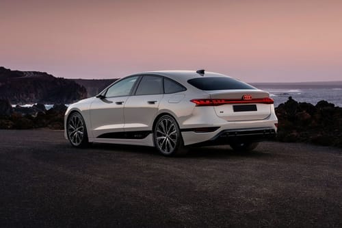 Rear Cross Side View of أودي أيه 6 إي-ترون