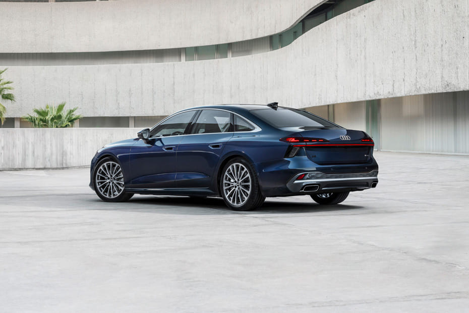 Rear Cross Side View of أودي A6