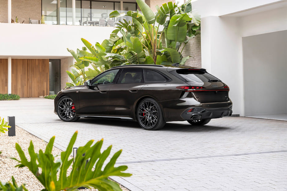 Rear Cross Side View of أودي إيه 6 أفانت