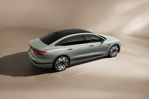 A6L إي-ترون Rear angle view