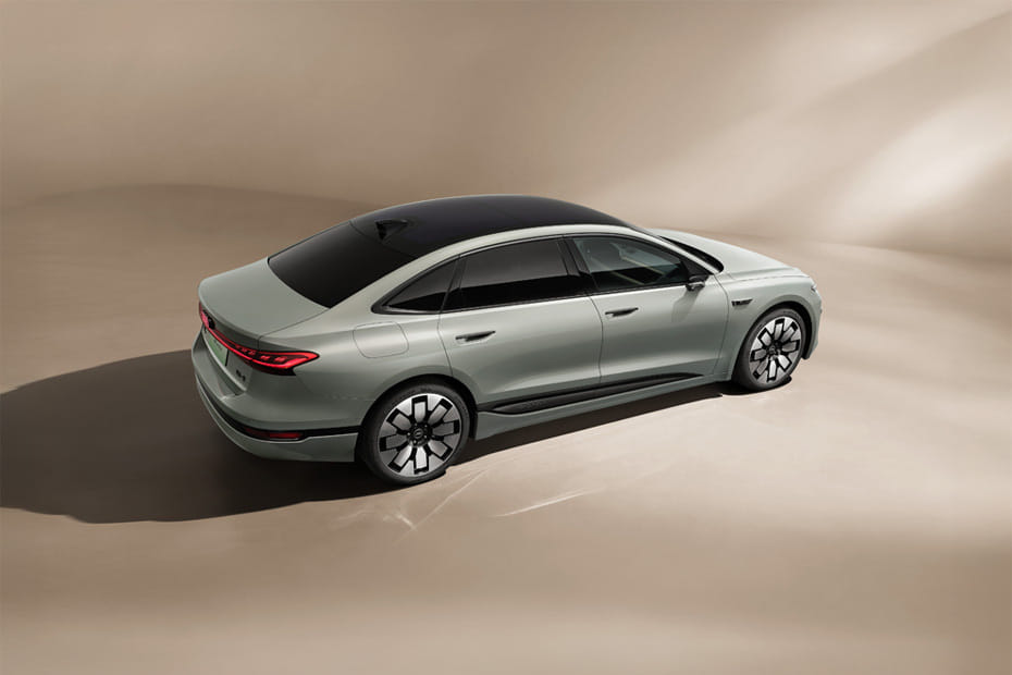 A6L إي-ترون Rear angle view