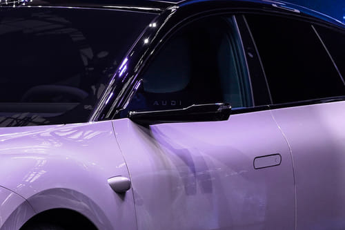 أودي إي ٥ Drivers Side Mirror Front Angle