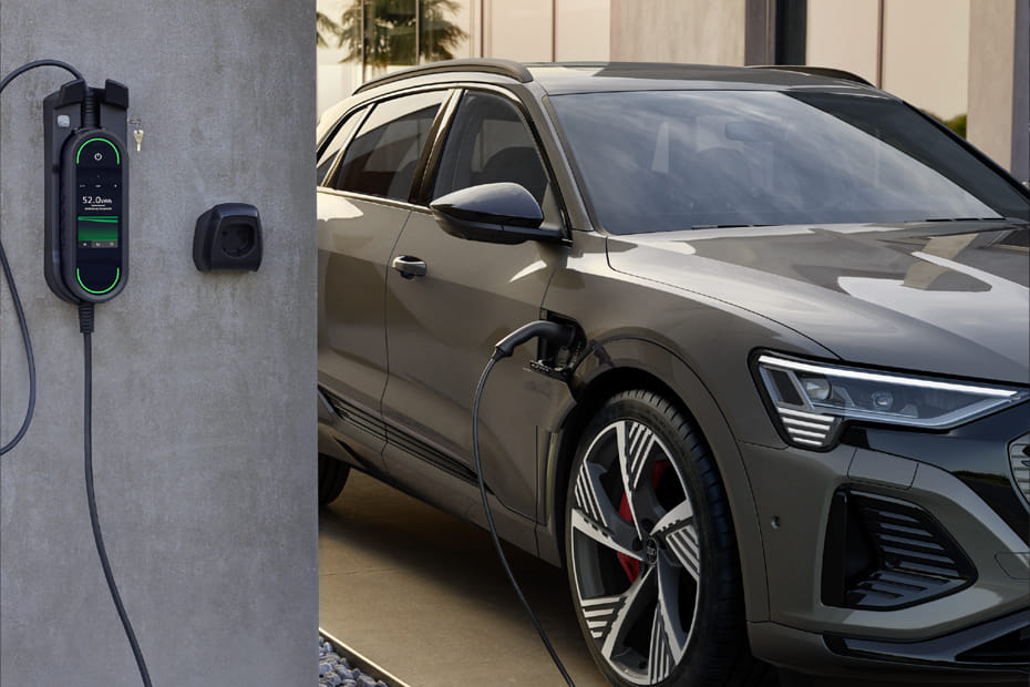 Gas Cap Open of Q8 e-tron