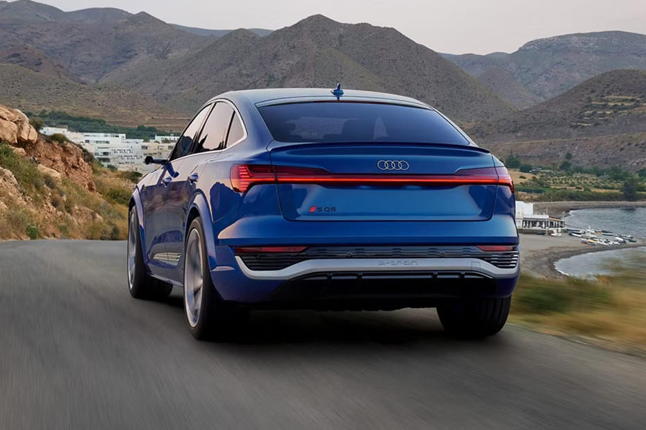 Rear Medium View of Audi SQ8 E-tron