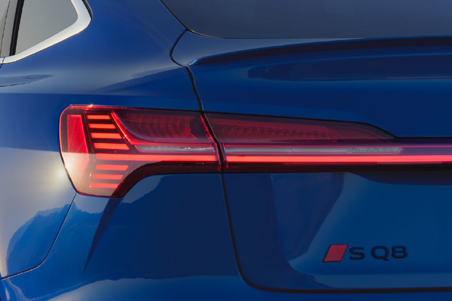 SQ8 E-tron Tail light