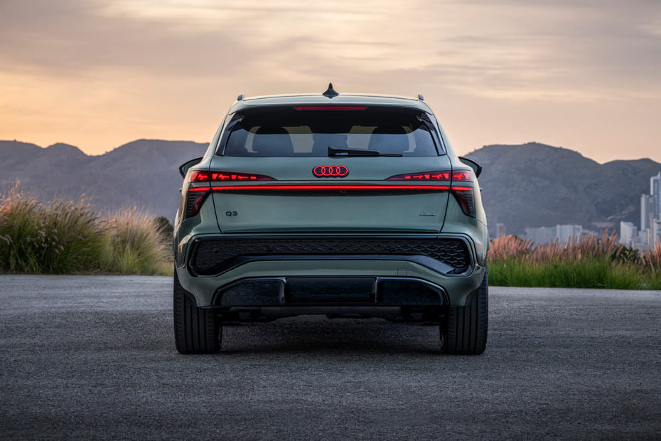 Full Rear View of أودي كيو 3 2026