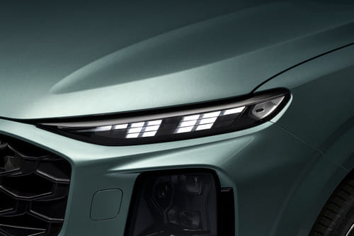 كيو 3 2026 Headlight