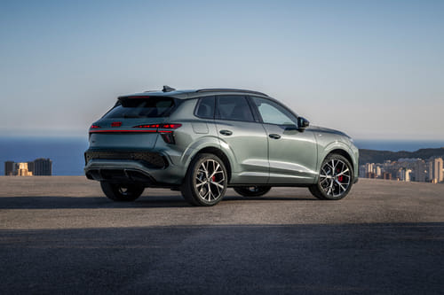 كيو 3 2026 Rear angle view