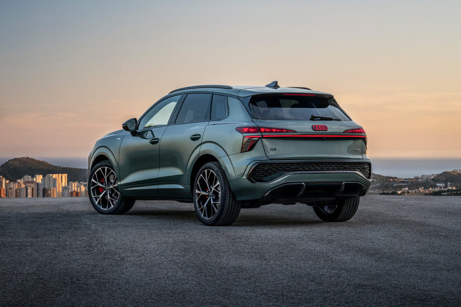 Rear Cross Side View of أودي كيو 3 2026