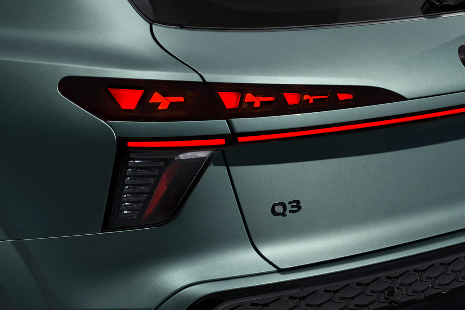 كيو 3 2026 Tail light