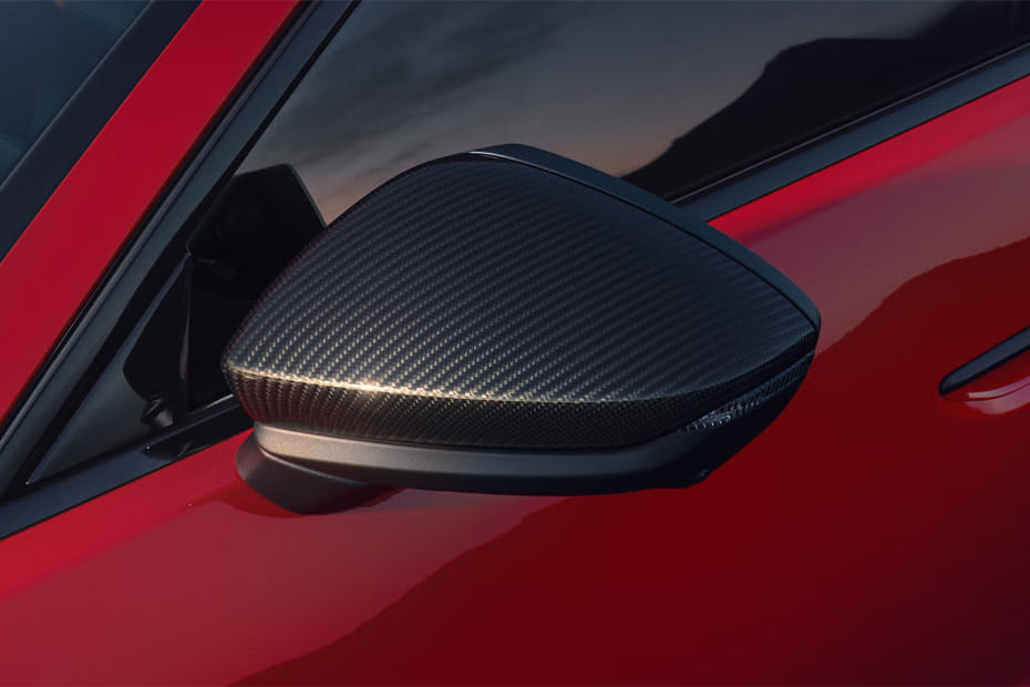أودي آر إس ٥ Drivers Side Mirror Front Angle