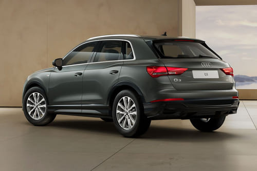 Rear Cross Side View of أودي Q3