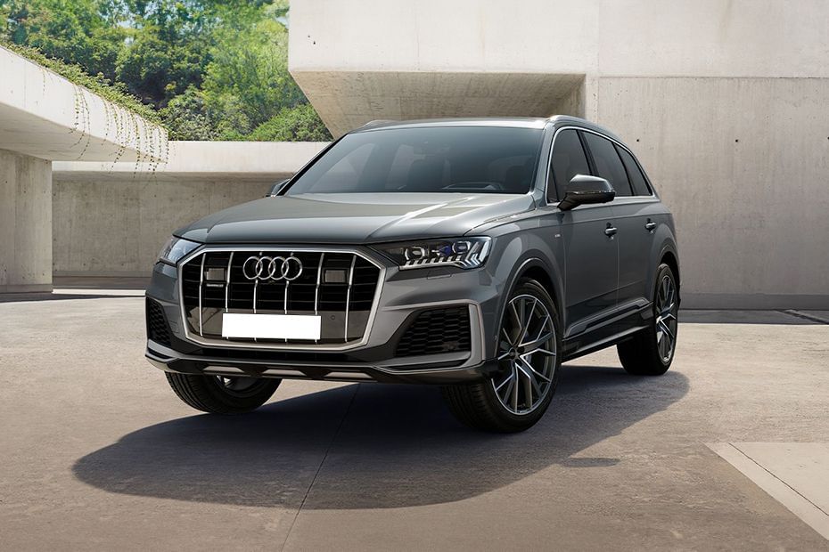 أودي  Q7 Front angle low view