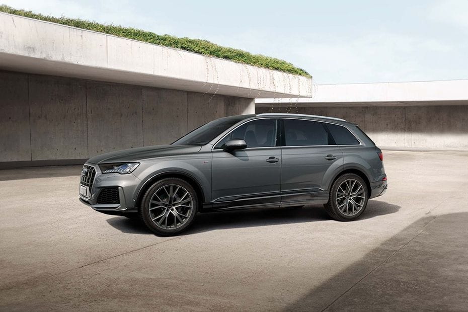 أودي Q7 Full Side View