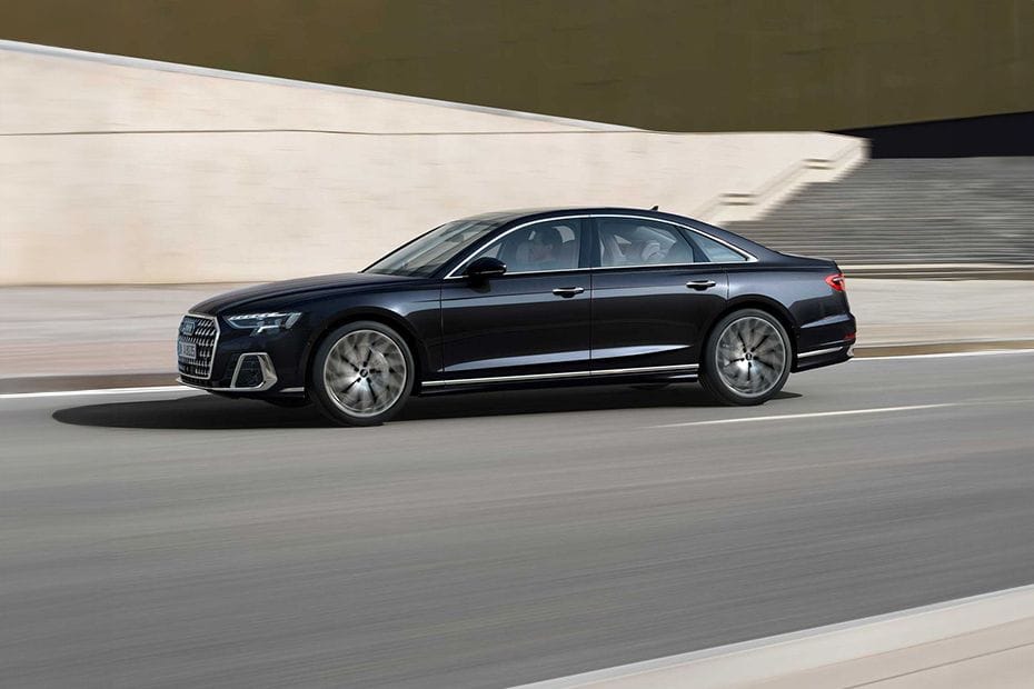 أودي A8 Front Side View