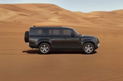 ديفندر Medium Angle Front View