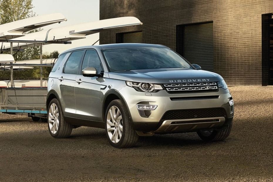 Land Rover Discovery Sport Front Cross Side View