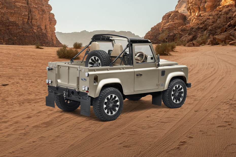 كلاسيك ديفيندر Rear angle view