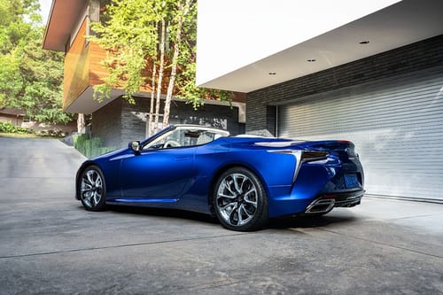 Rear Cross Side View of لكزس LC