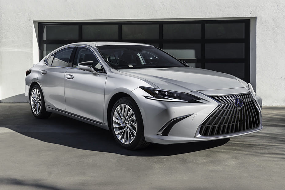 Lexus ES Front Cross Side View