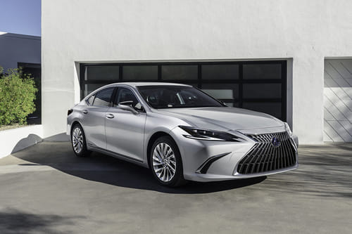 Lexus ES Front Cross Side View