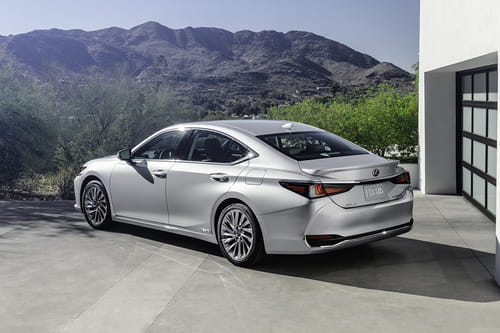 Rear Cross Side View of Lexus ES