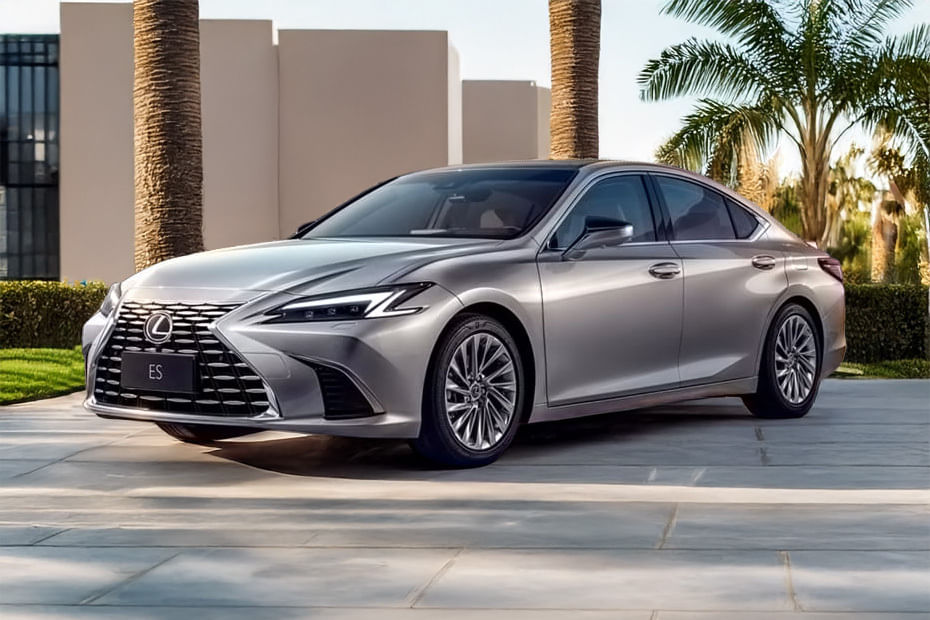 لكزس  إي إس 2026 Front angle low view