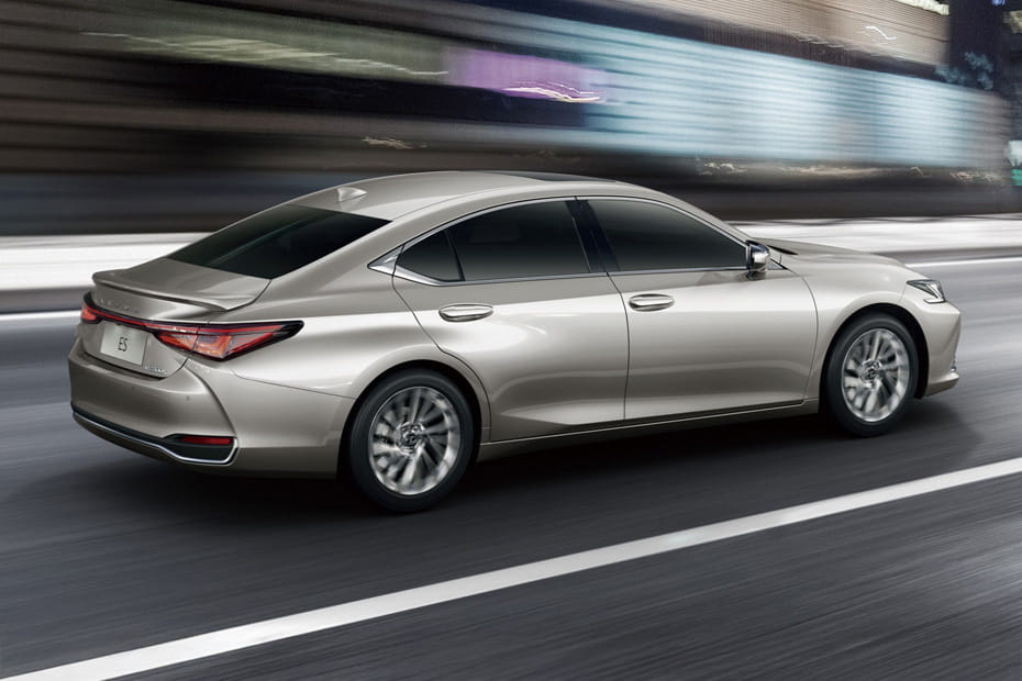 إي إس 2026 Rear Medium Side View