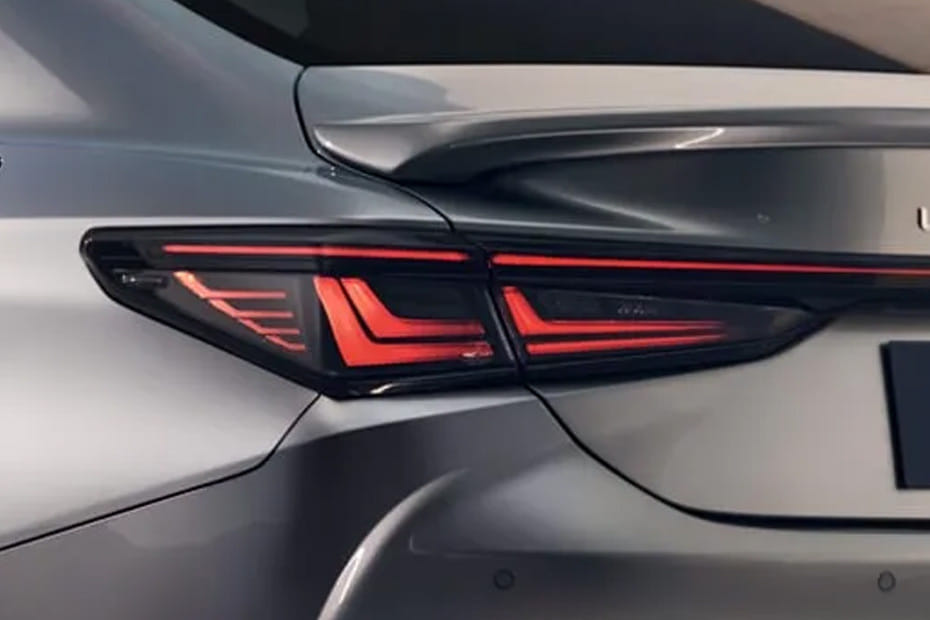 إي إس 2026 Tail light