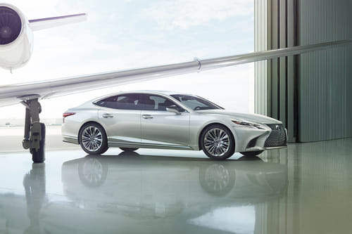 لكزس LS Front Cross Side View