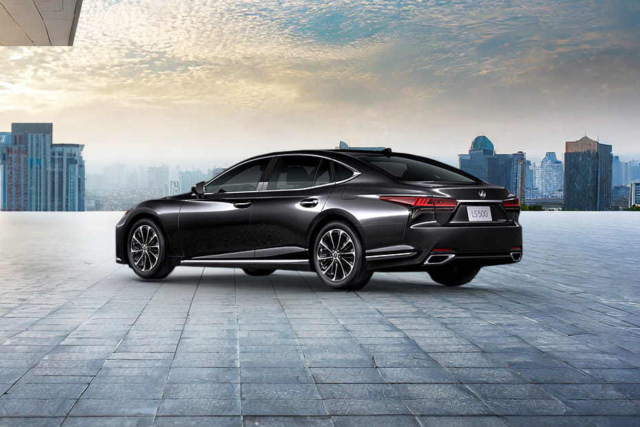 Rear Cross Side View of Lexus LS