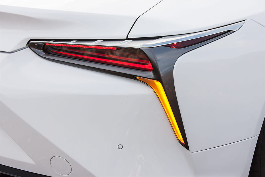  2026إل سي Tail light