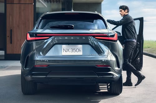 Rear Medium View of لكزس نكس