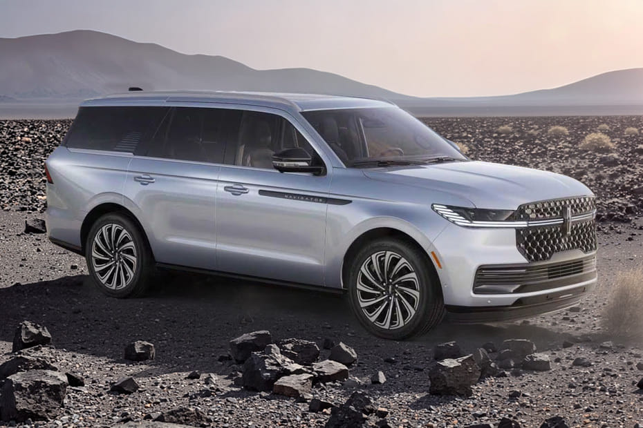 Lincoln Navigator Front Cross Side View