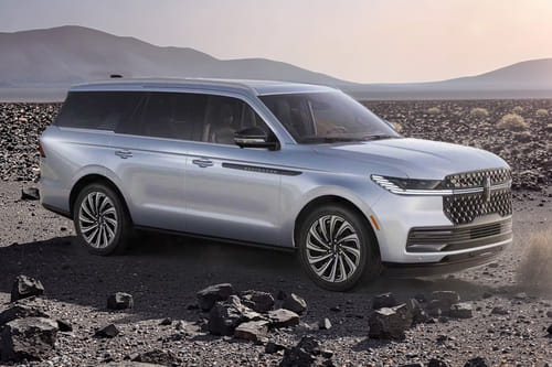 Lincoln Navigator Front Cross Side View